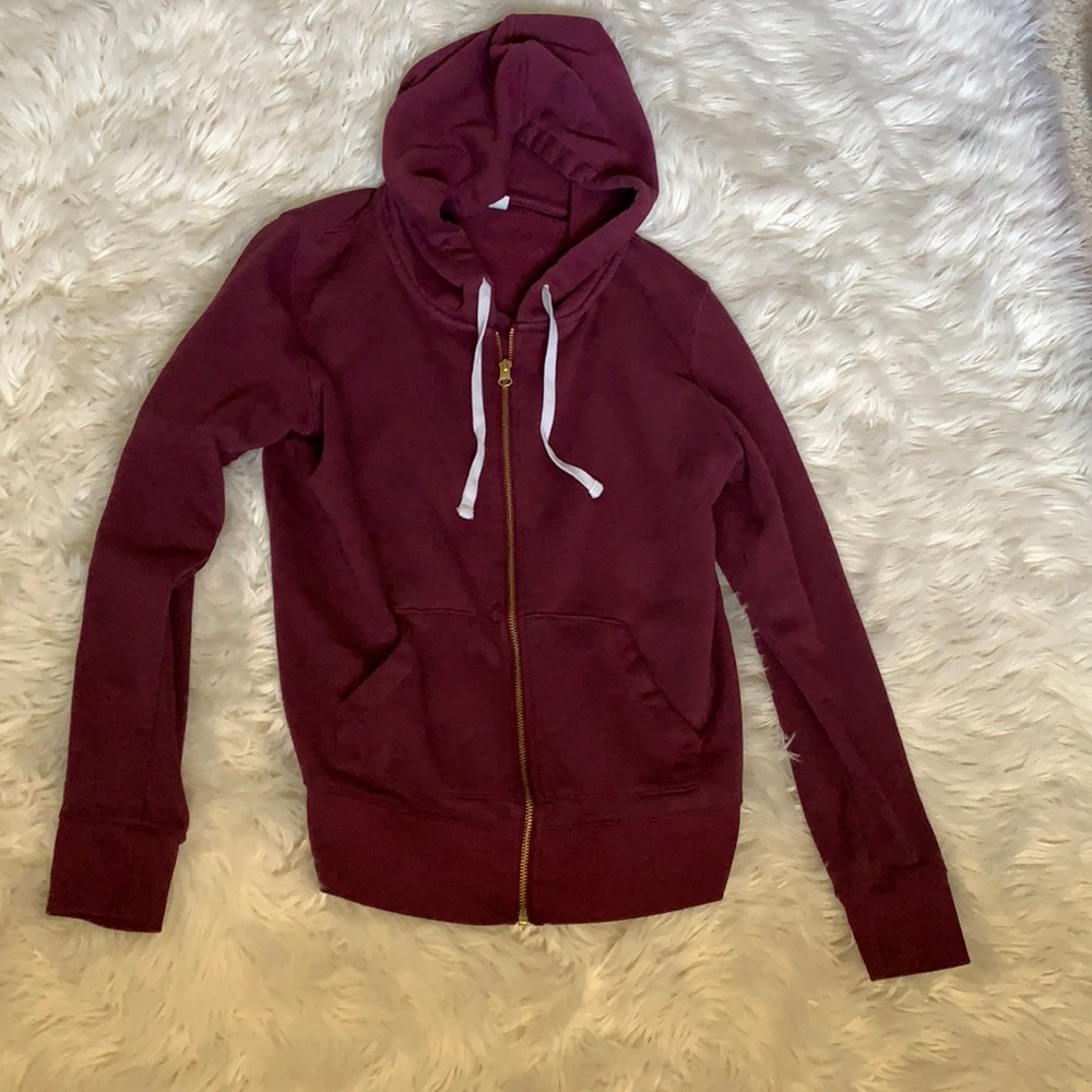 zip up maroon jacket